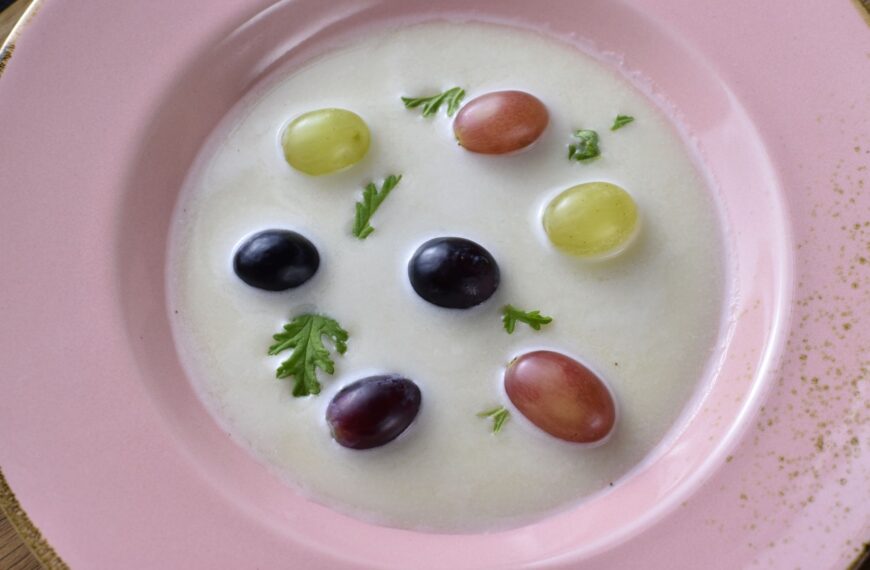 ajoblanco with roasted almonds and grapes