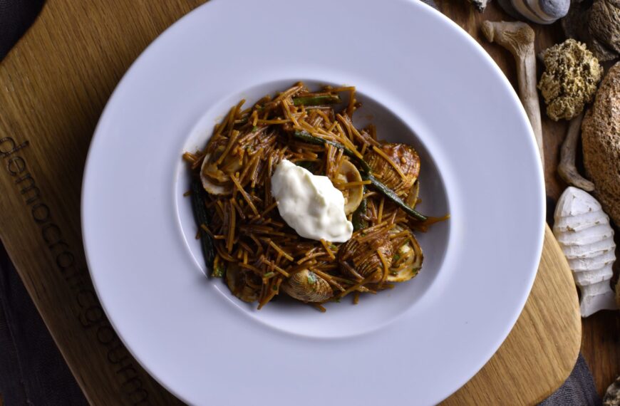 fideus (spaghetti spagnoli croccanti) con vongole e fagiolini