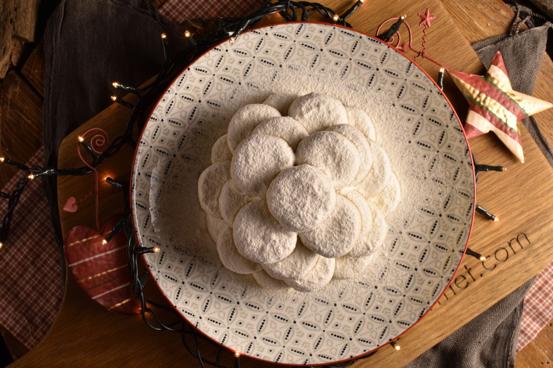 kourabiedes – the Greek Christmas butter and almond pastries