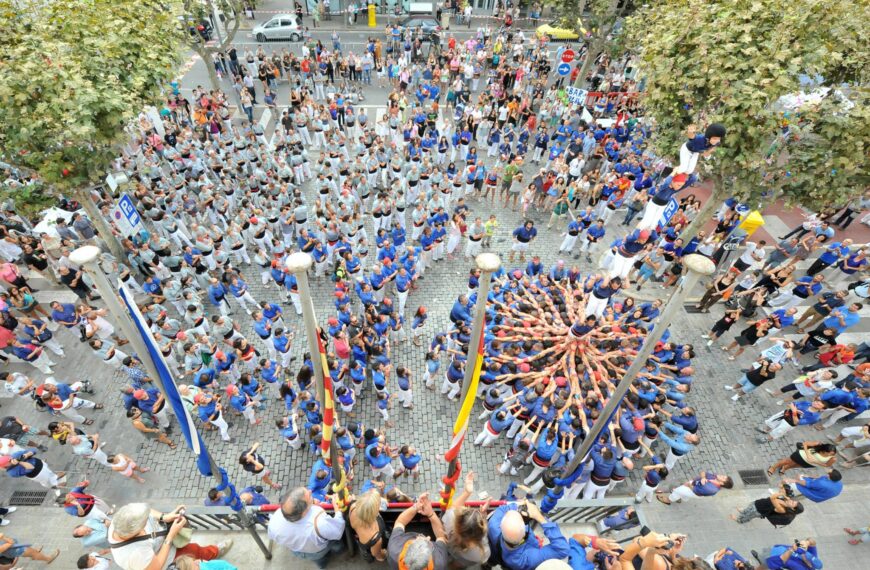 Castellers: Touching the sky with the hand 2