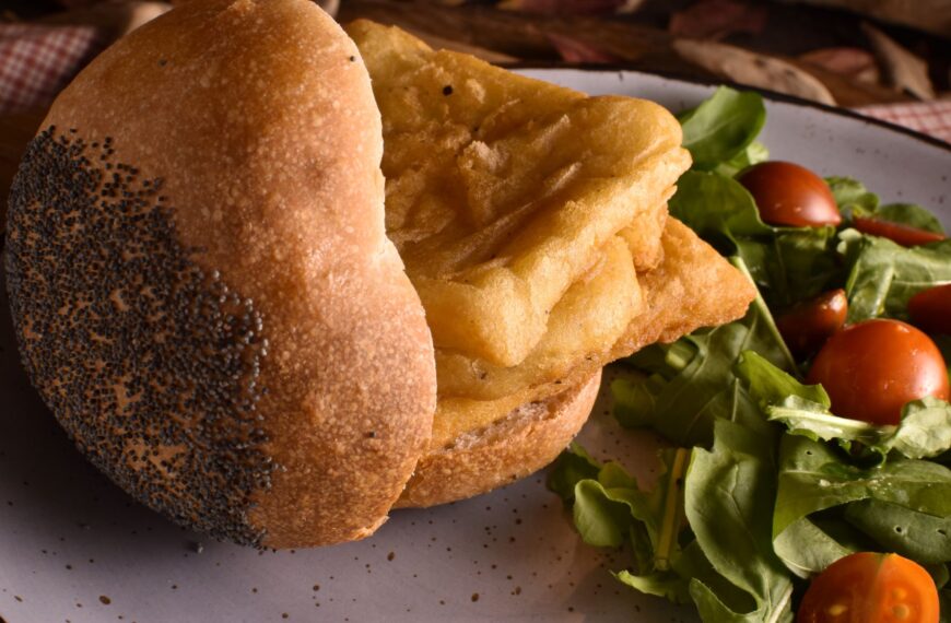 Panelle Siciliane with homemade buns and rocket salad