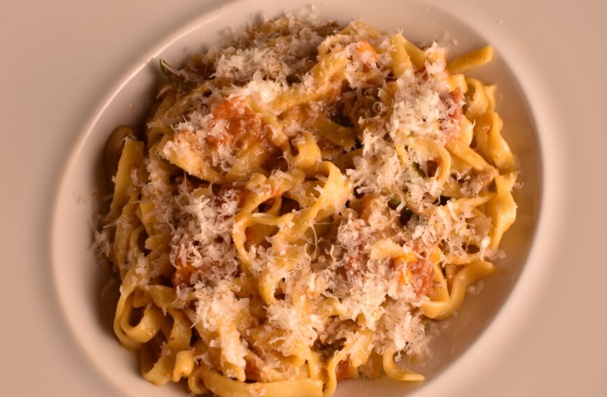 fresh tagliatelle with bolognese sauce