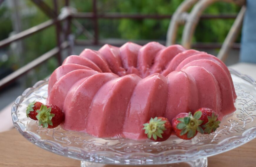 Sicilian strawberry jelly (gelo)