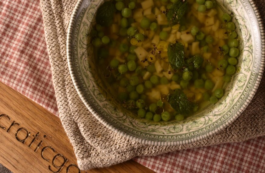 Pea soup with fresh quadretti