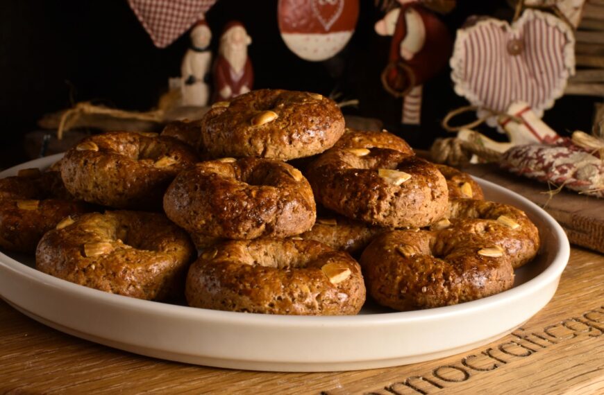 The legendary Neapolitan Roccocò biscuits