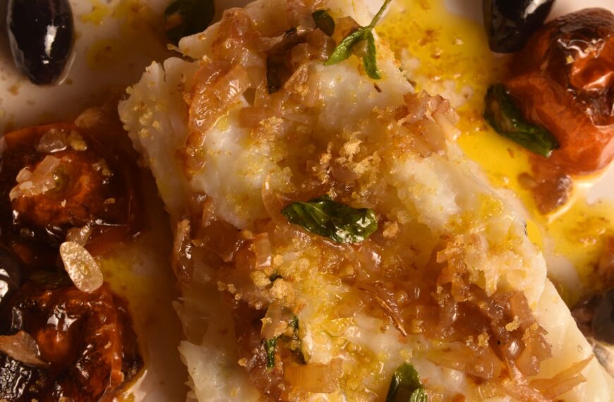 Gratinated cod with cherry tomatoes, olives and basil